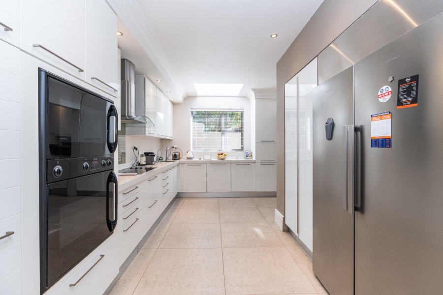 4 Bedroom Property for Sale in Fresnaye Western Cape